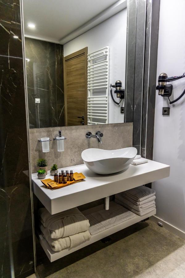 Hotel Nova Luxury Targoviste Luaran gambar